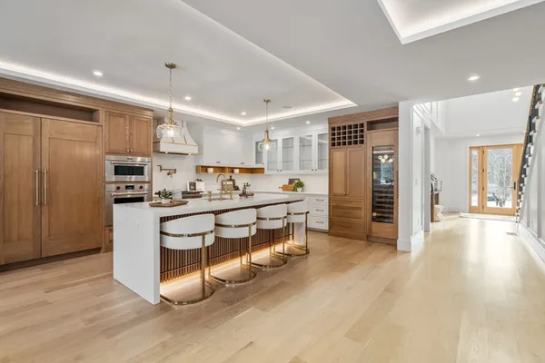 $2,450,000 | 14 Fiske Pond Road, Holliston, MA 01746