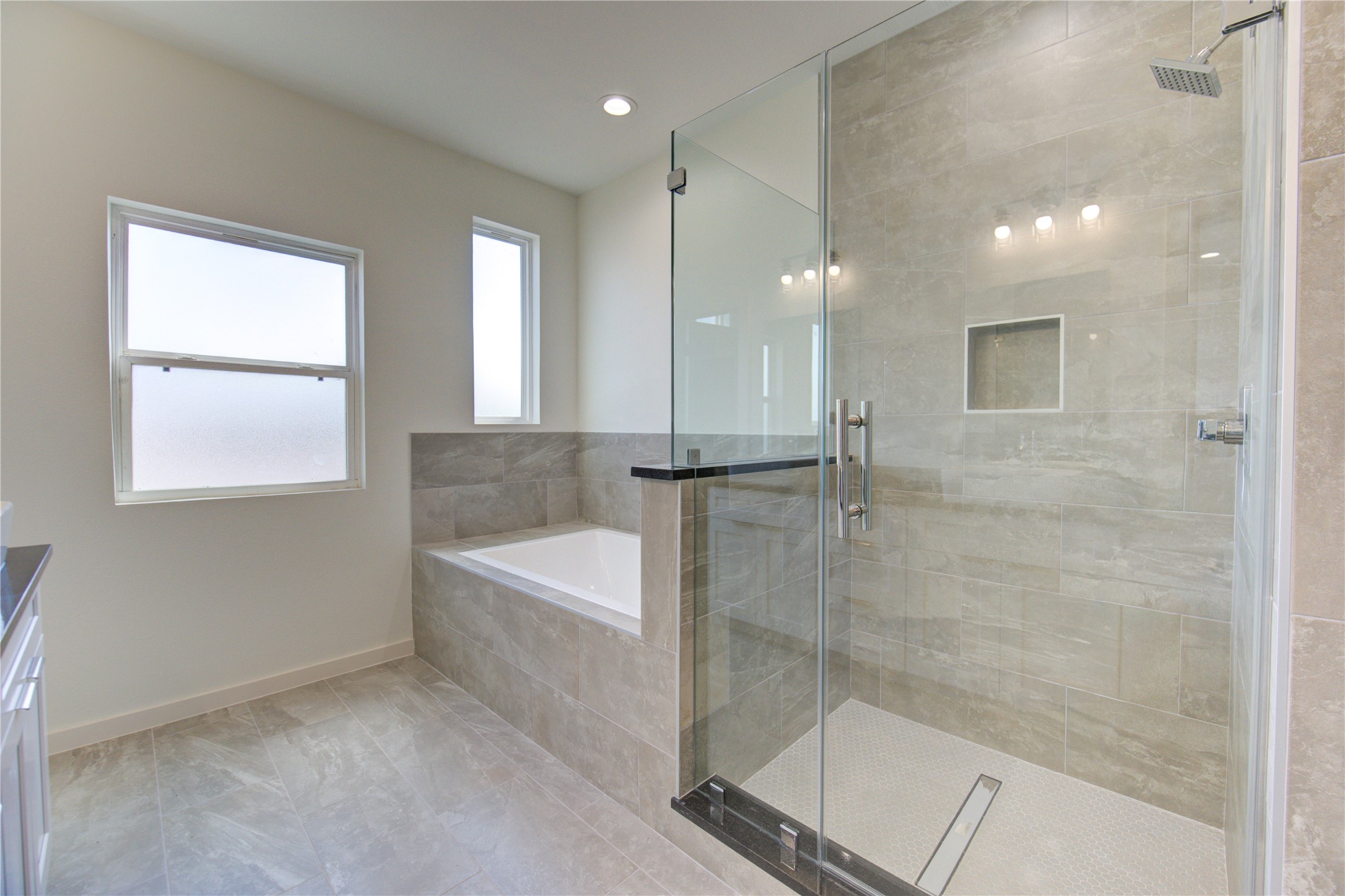 2912 El Fenice Lane Houston, TX 77057 - Photo 11 of 49 a bathroom with a bathtub and shower