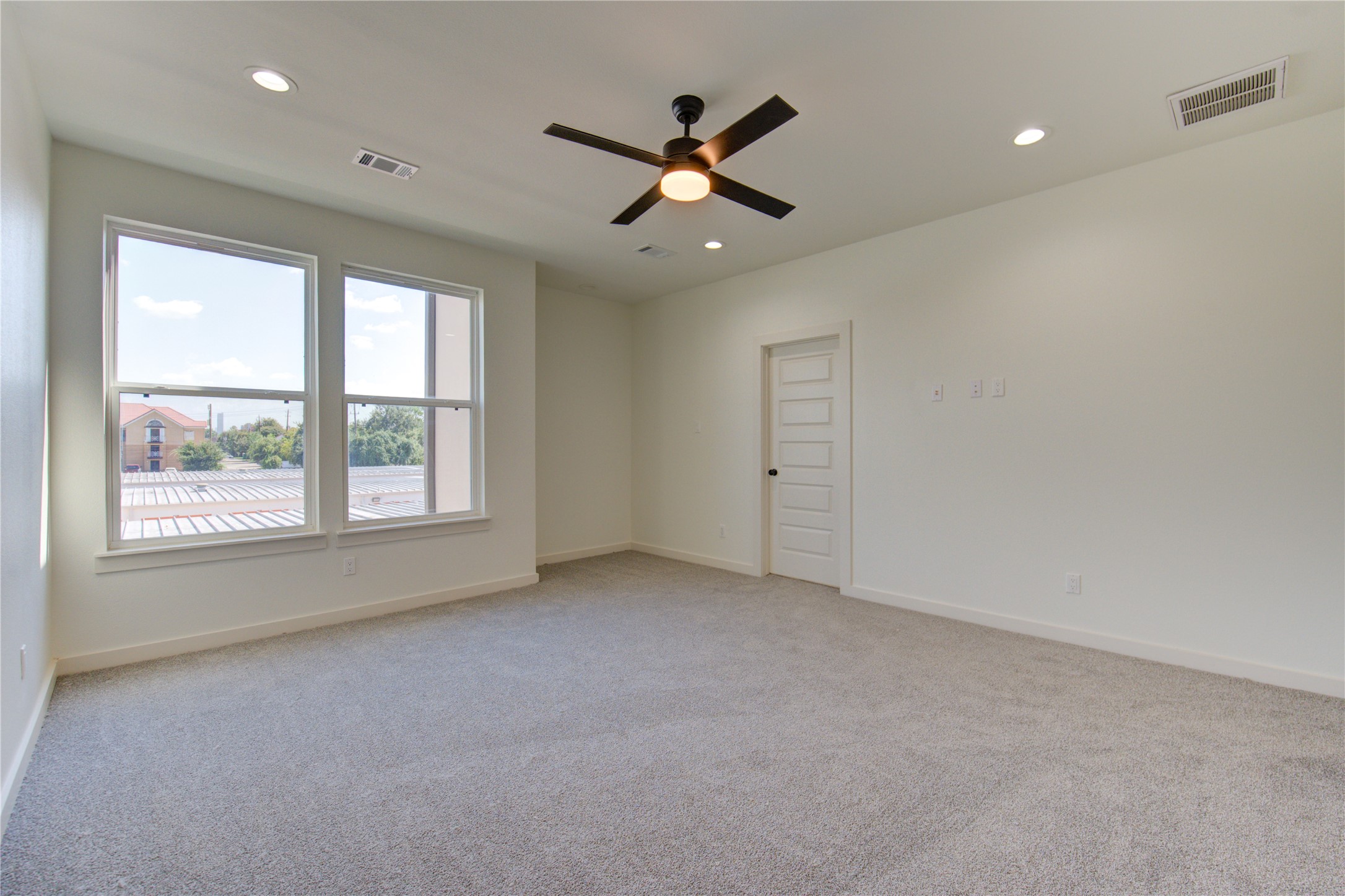 2912 El Fenice Lane Houston, TX 77057 - Photo 13 of 49 a view of an empty room with a window