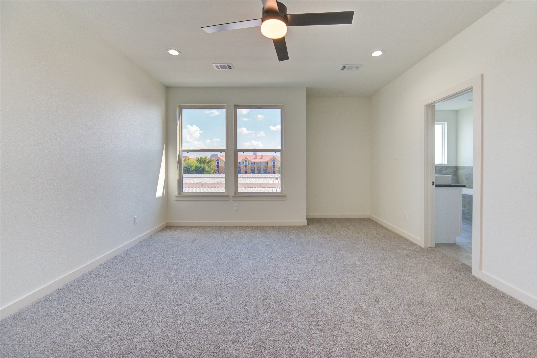 2912 El Fenice Lane Houston, TX 77057 - Photo 14 of 49 a view of an empty room with a window