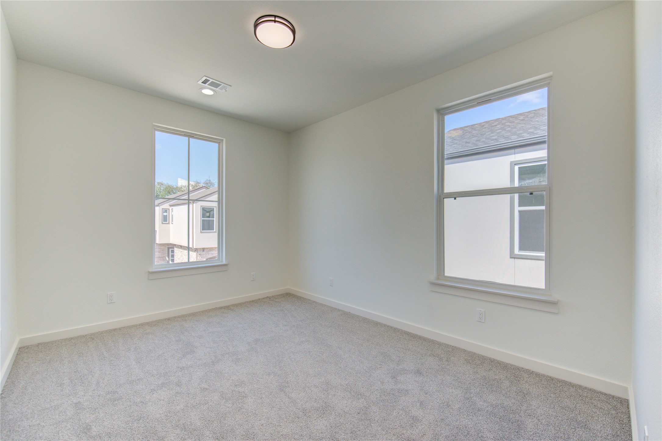 2912 El Fenice Lane Houston, TX 77057 - Photo 21 of 49 an empty room with a window