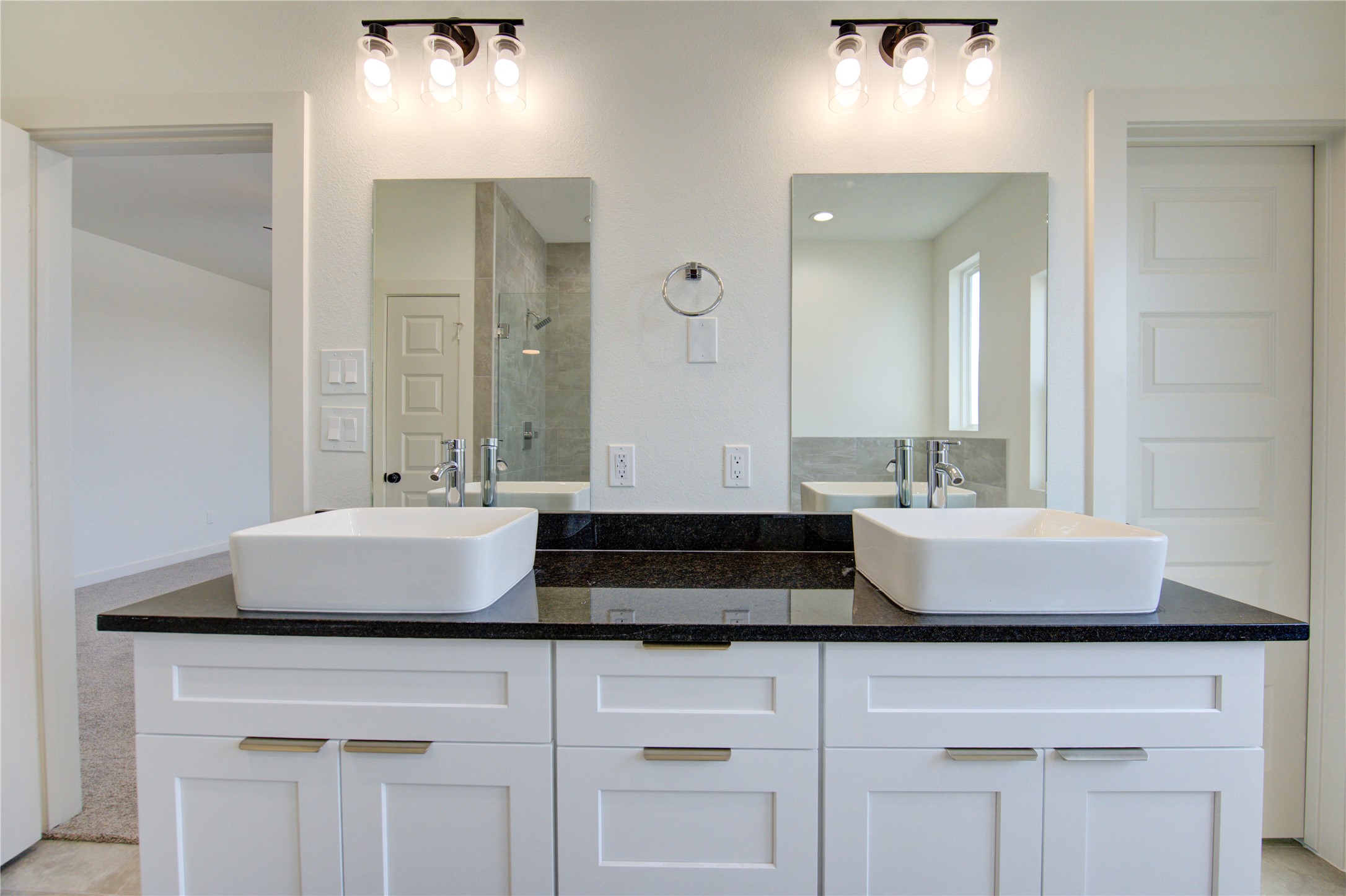 2912 El Fenice Lane Houston, TX 77057 - Photo 10 of 49 a bathroom with a sink and a mirror