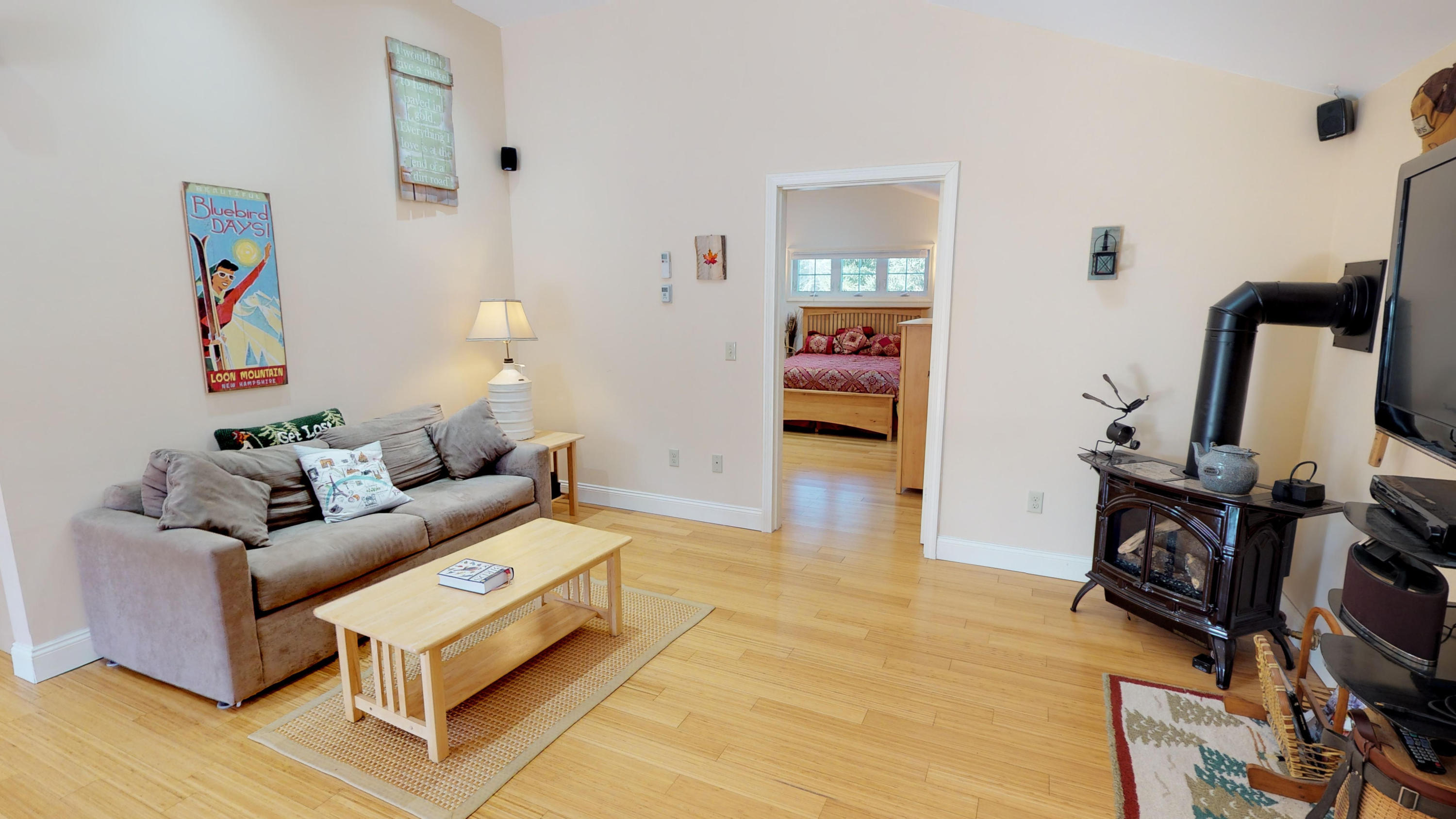 1878 State Road Eliot, ME 03903 - Photo 40 of 48 Apartment Living Room