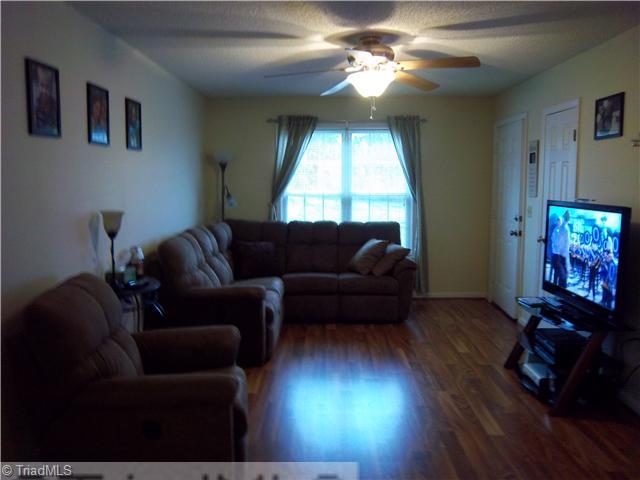 188 Roy Lopp Road Lexington, NC 27292 - Photo 2 of 8 Living Room.