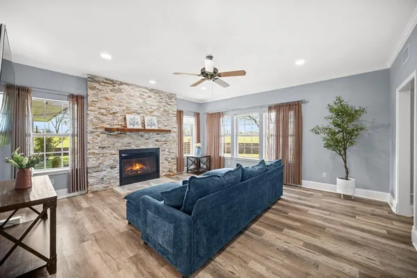 $644,777 | 407 Locust Drive, Oak Leaf, TX 75154