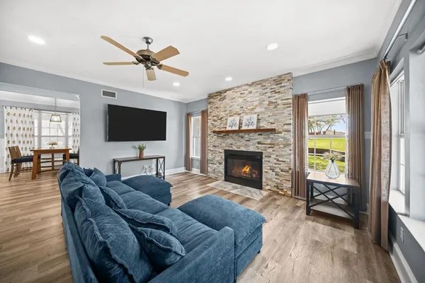 $644,777 | 407 Locust Drive, Oak Leaf, TX 75154