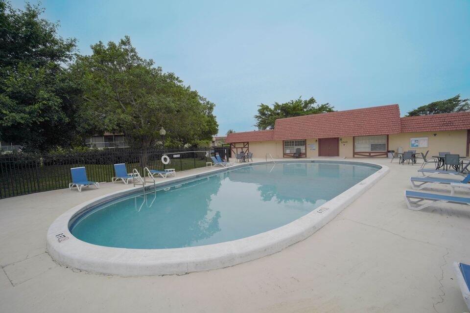 9272 Southwest 3rd Street, Unit 411 Boca Raton, FL 33428 - Photo 4 of 15 thumbnail_image(2)