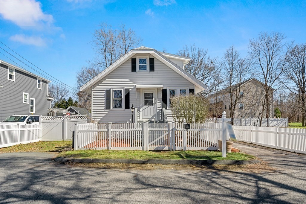 14 Dustin Street Saugus, MA 01906 - Photo 1 of 16 Gallery Image 1