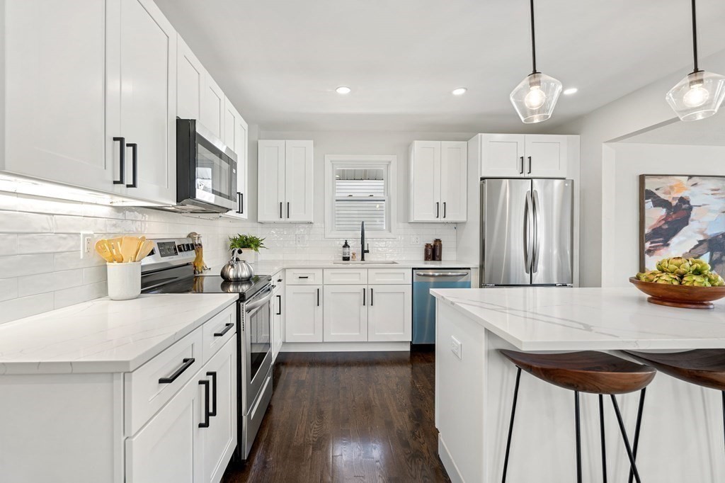 14 Dustin Street Saugus, MA 01906 - Photo 7 of 16 Gallery Image 7