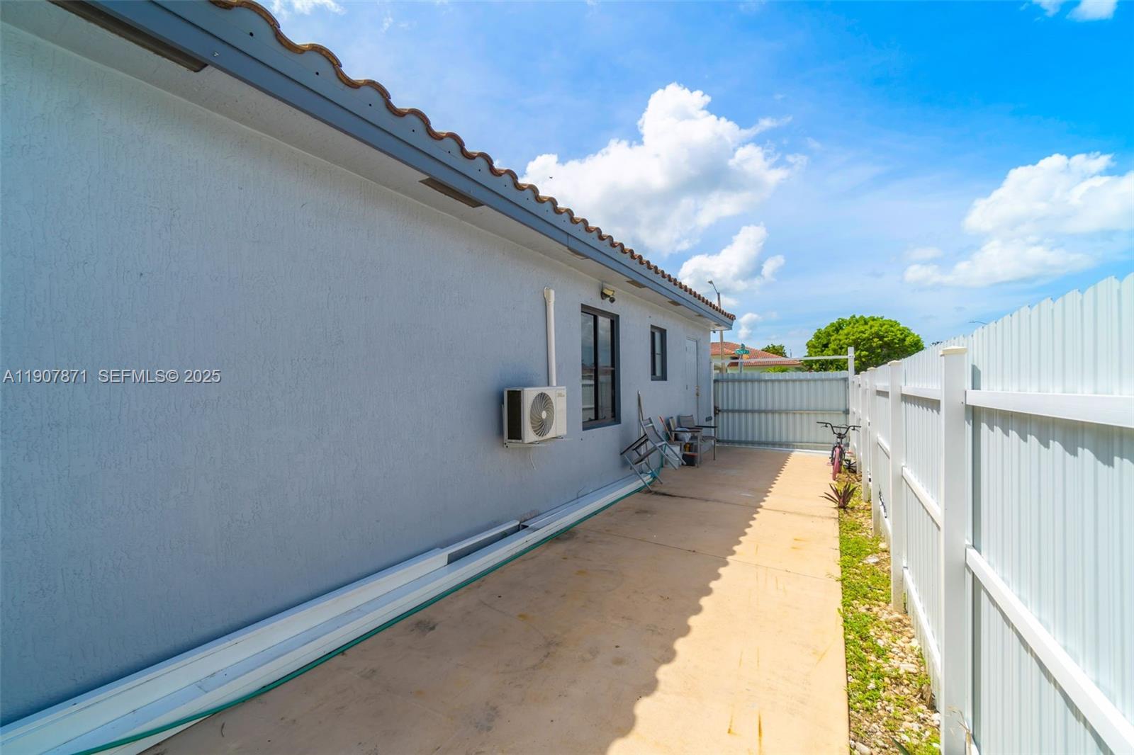 13381 Southwest 269th Street Homestead, FL 33032 - Photo 5 of 44 a view of a balcony