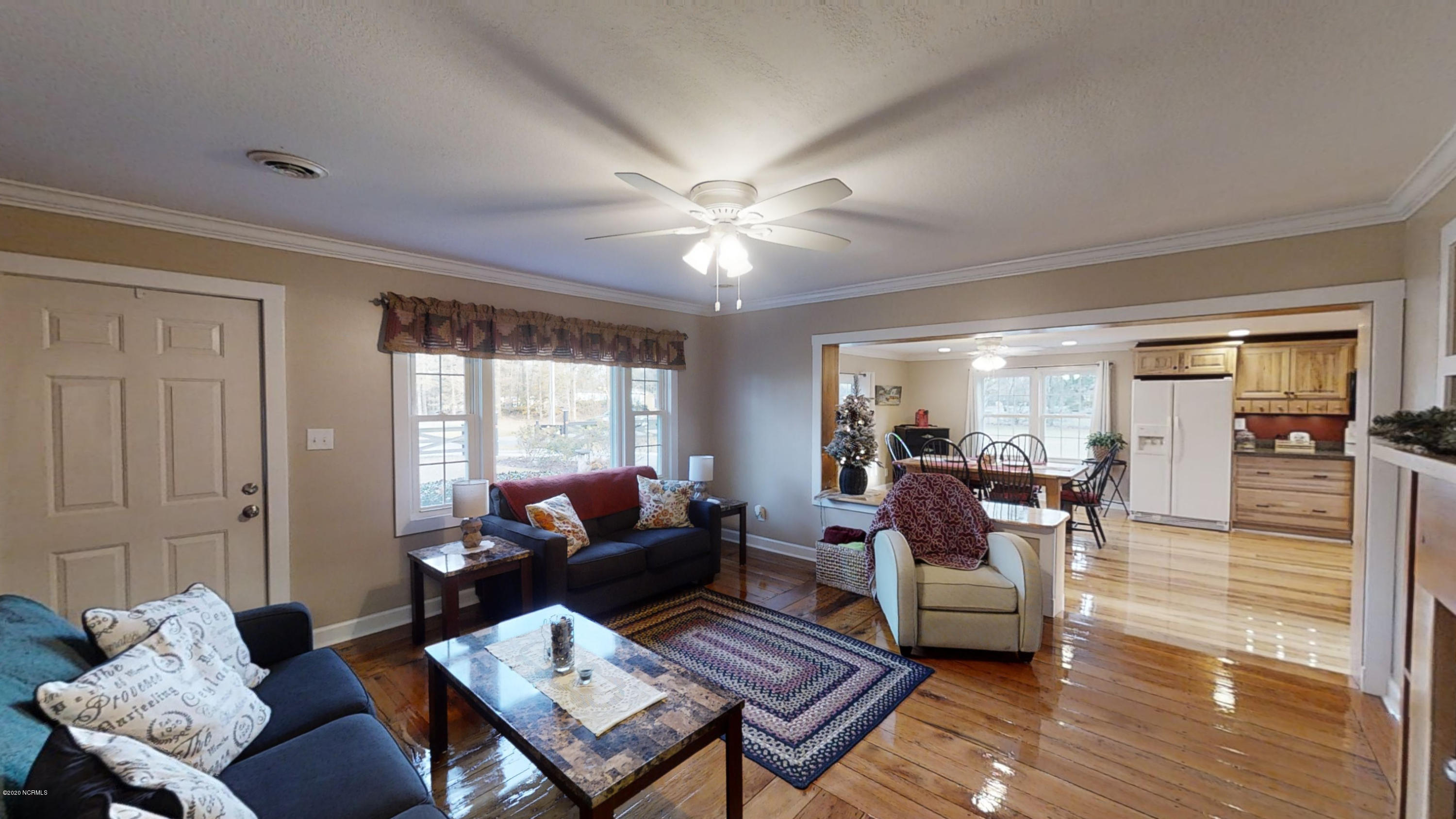 526 Briarneck Road Jacksonville, NC 28540 - Photo 10 of 65 04 - LIving Room