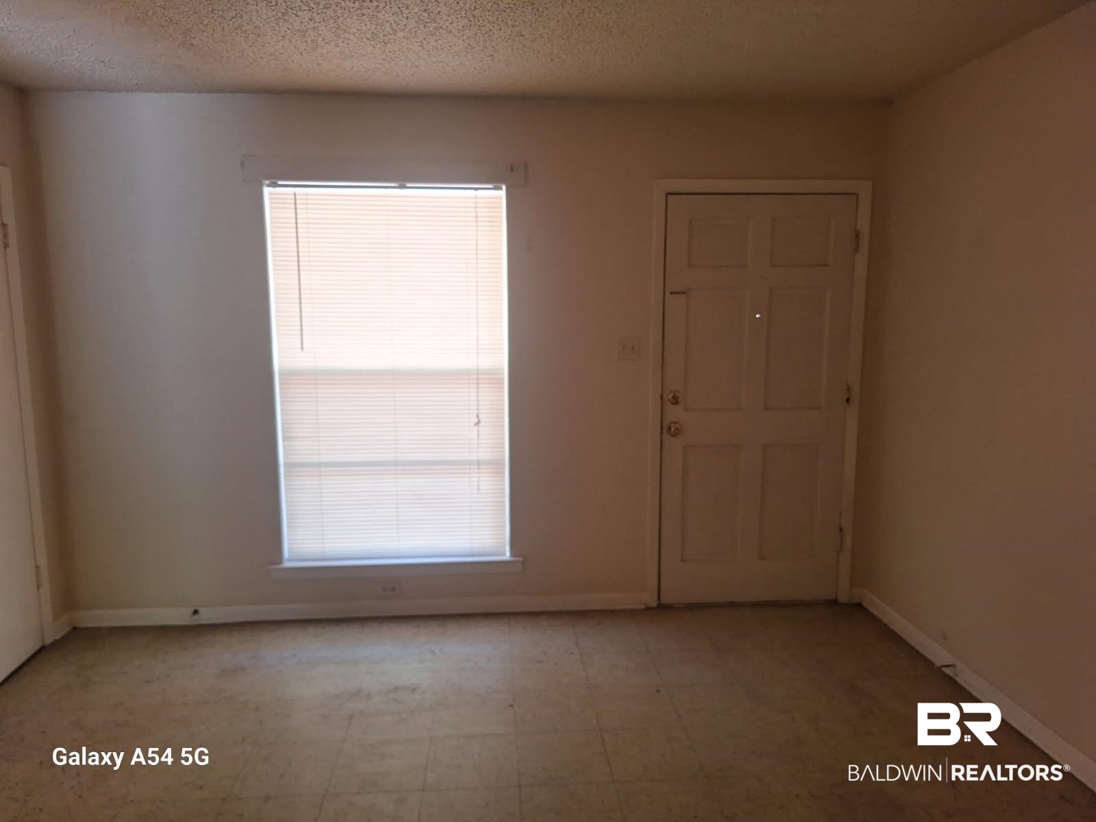 2211 Wolf Ridge Road, Unit B Mobile, AL 36618 - Photo 5 of 6 Living Room