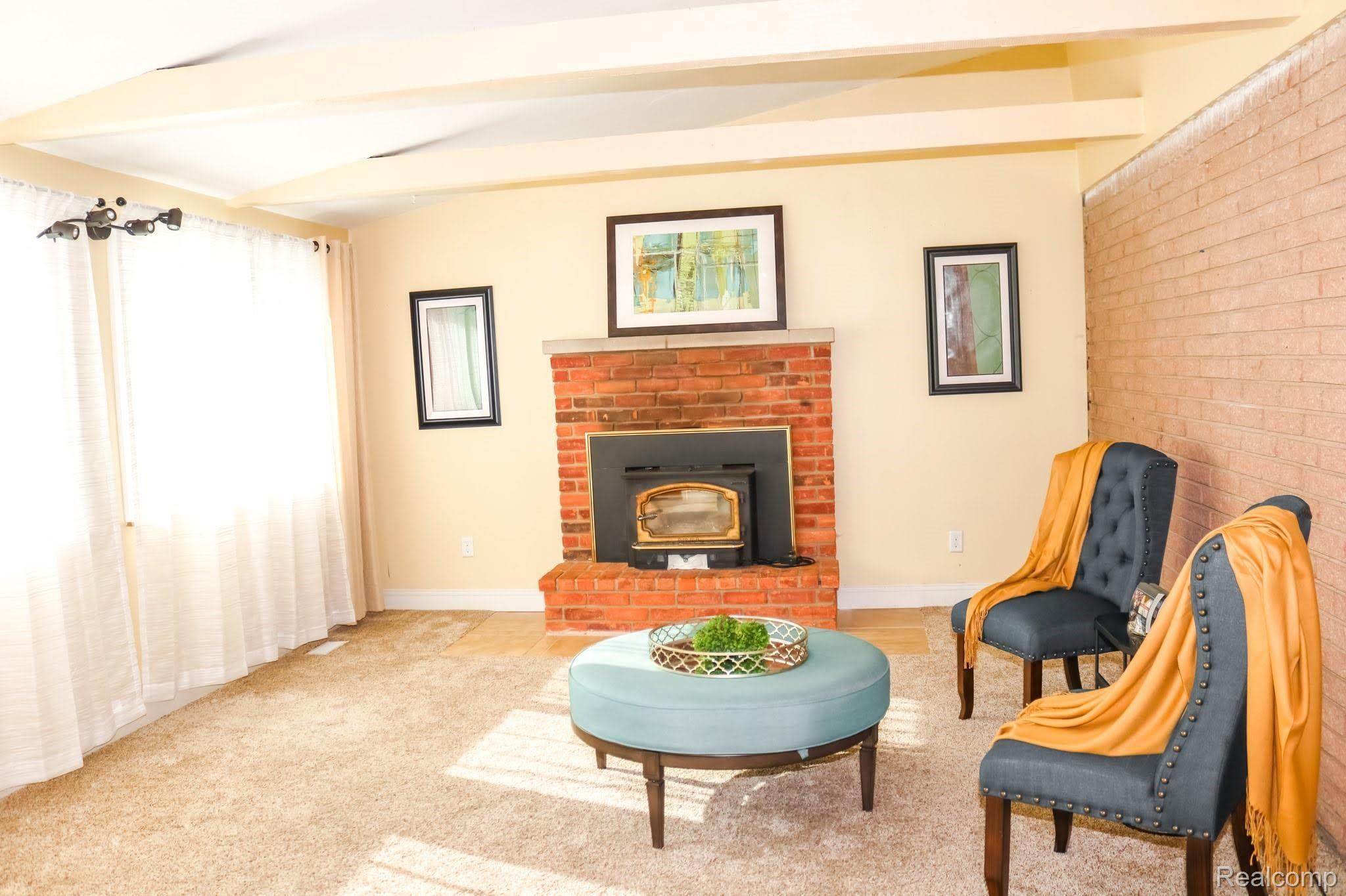 2080 Metzner - Family Room.jpg