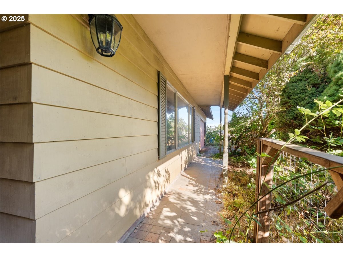 2617 Northeast 166th Street Ridgefield, WA 98642 - Photo 12 of 35 a view of entryway with a front door