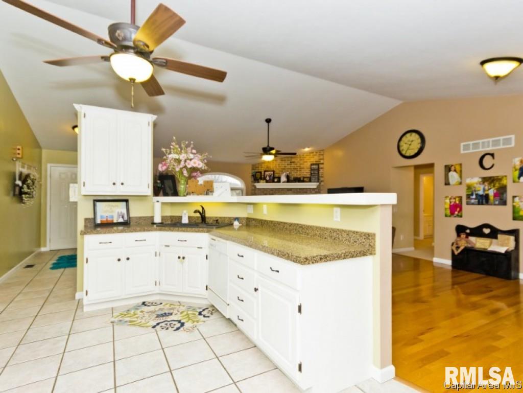 2313 Gander Road Springfield, IL 62711 - Photo 6 of 36
