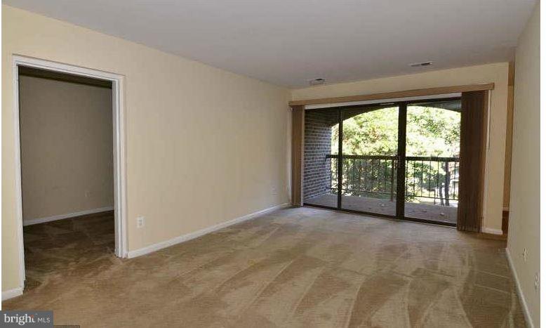 11260 Chestnut Grove Square, Unit 239 Reston, VA 20190 - Photo 11 of 25 Living Room