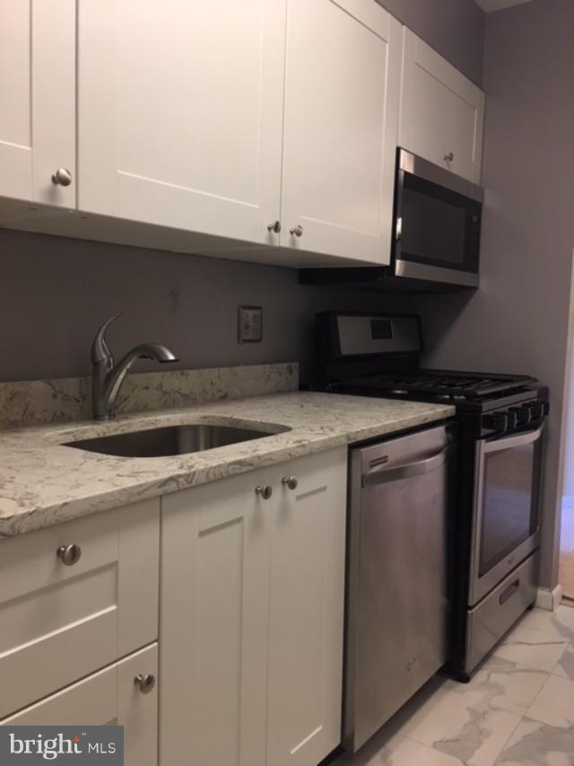 11260 Chestnut Grove Square, Unit 239 Reston, VA 20190 - Photo 4 of 25 Kitchen