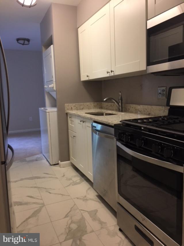 11260 Chestnut Grove Square, Unit 239 Reston, VA 20190 - Photo 7 of 25 Kitchen