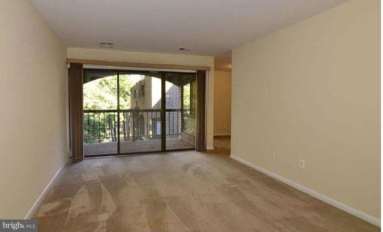 11260 Chestnut Grove Square, Unit 239 Reston, VA 20190 - Photo 8 of 25 Living Room