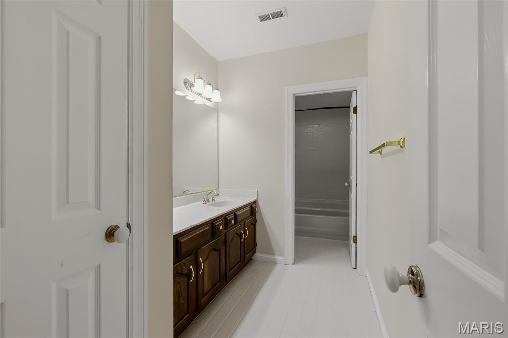 1600 Baxter Forest Ridge Court Chesterfield, MO 63005 - Photo 26 of 38
