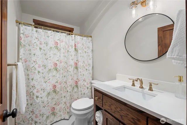 $869,000 | 375 Glengarry Drive, Camano Island, WA 98282