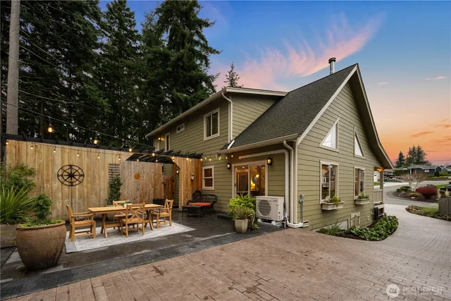 $869,000 | 375 Glengarry Drive, Camano Island, WA 98282