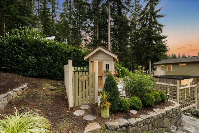$869,000 | 375 Glengarry Drive, Camano Island, WA 98282