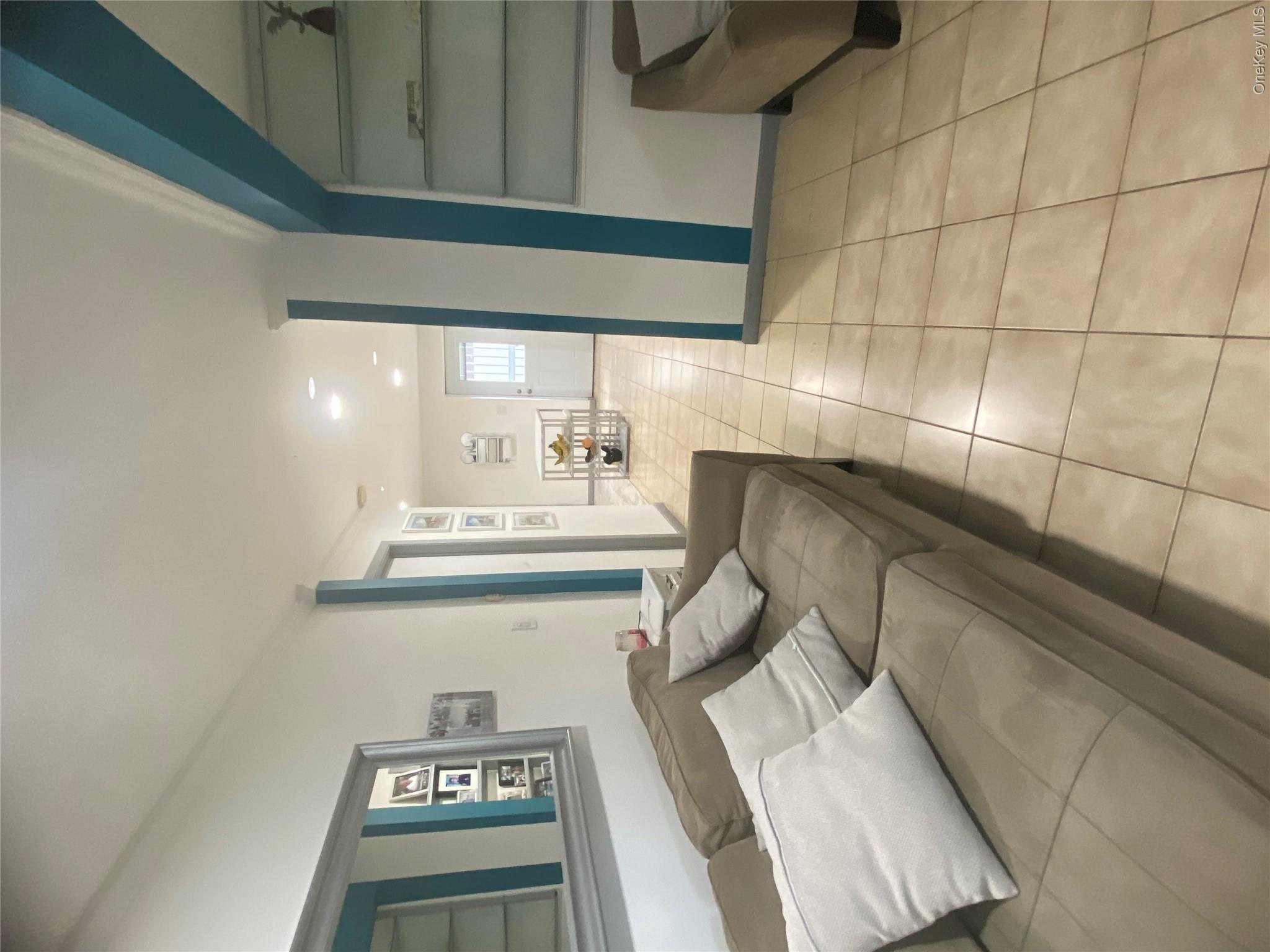 148-39 230th Place Queens, NY 11413 - Photo 20 of 33