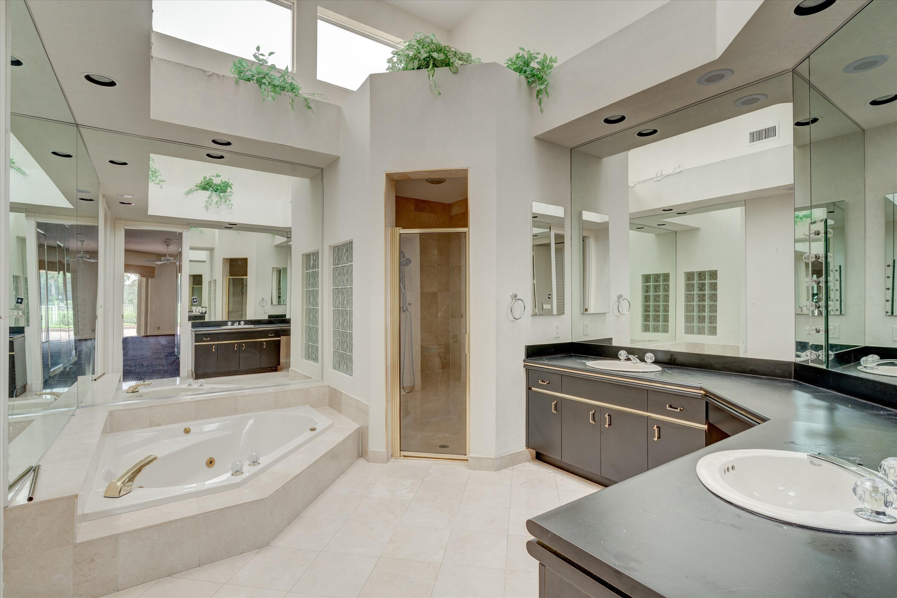 5772 Waterford Boca Raton, FL 33496 - Photo 10 of 26 Master Bathroom
