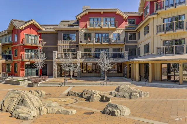 $855,000 | 616 North 3rd Street, Unit 211, McCall, ID 83638