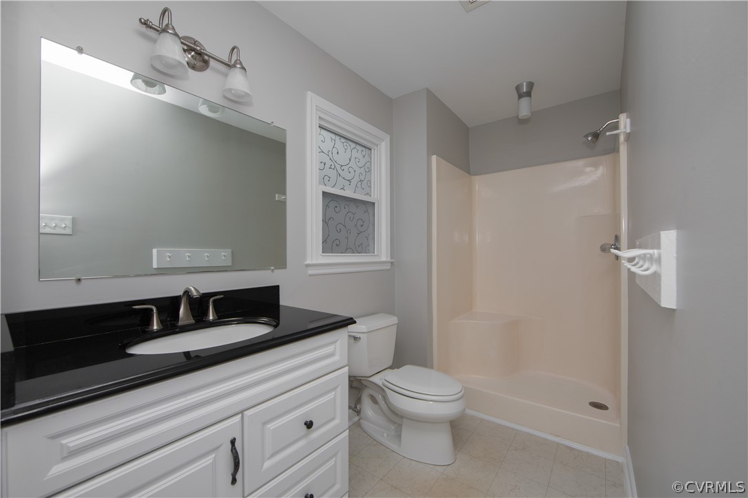 14200 Chepstow Road Midlothian, VA 23113 - Photo 28 of 41 a bathroom with a sink a toilet and vanity