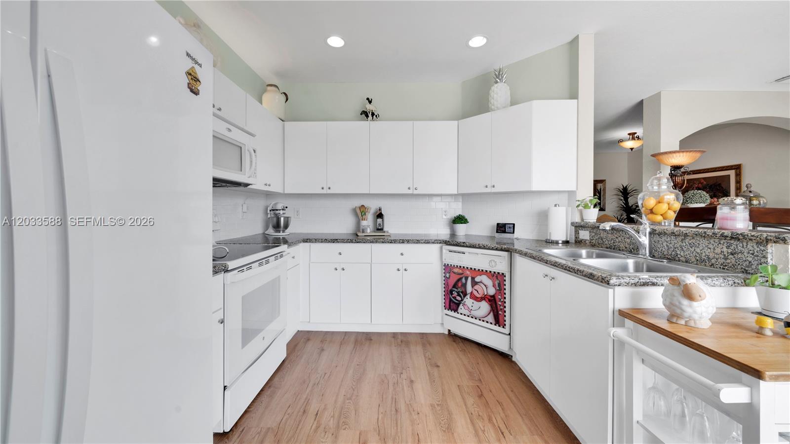 16590 Southwest 70th Street Miami, FL 33193 - Photo 15 of 53