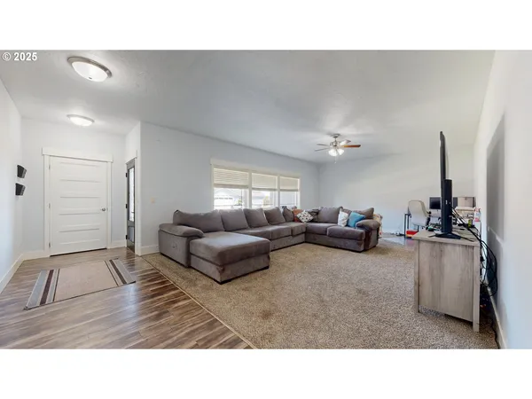 $474,900 | 915 Southwest Coyote Drive, Hermiston, OR 97838