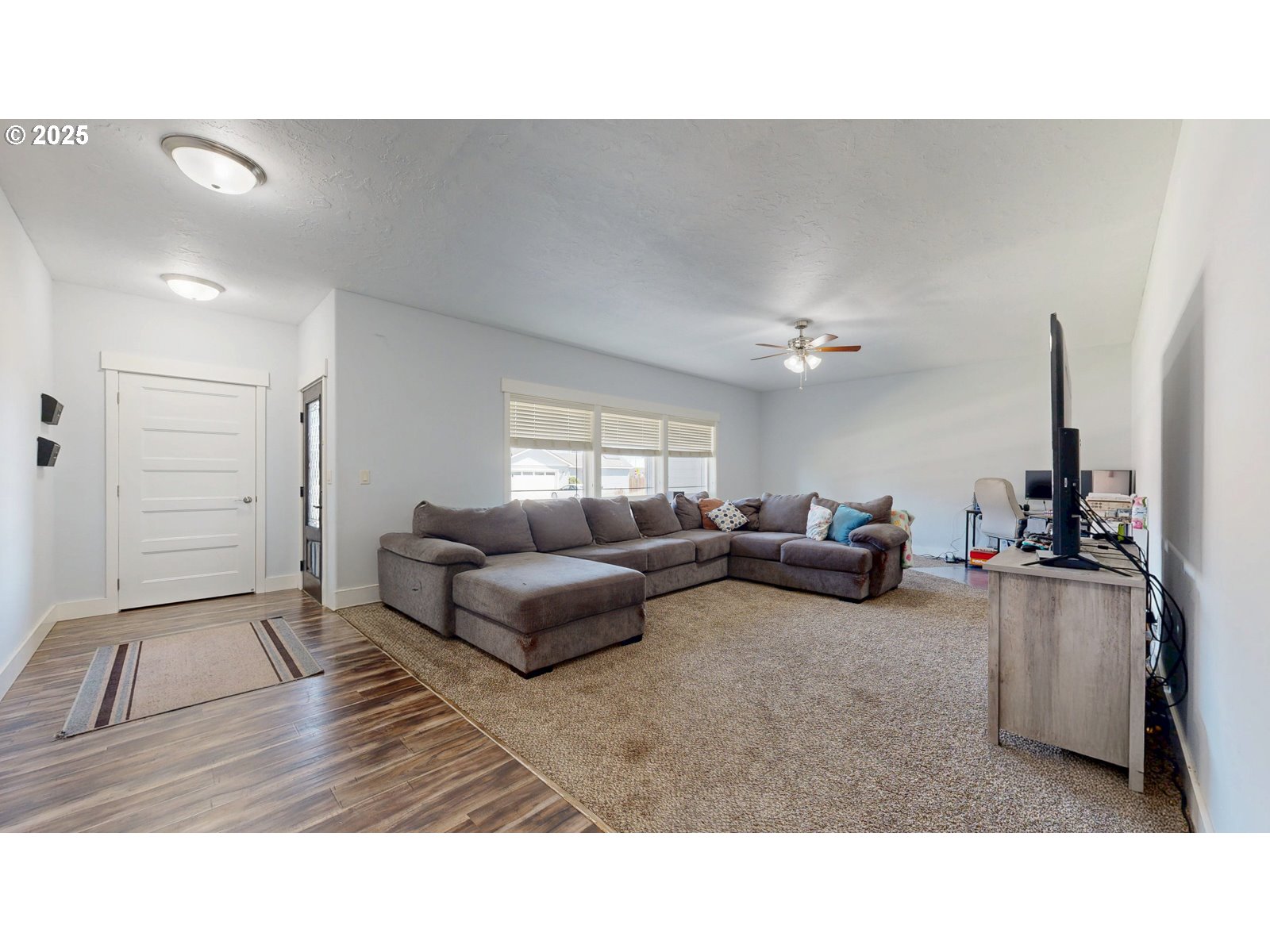 915 Southwest Coyote Drive Hermiston, OR 97838 - Photo 2 of 29