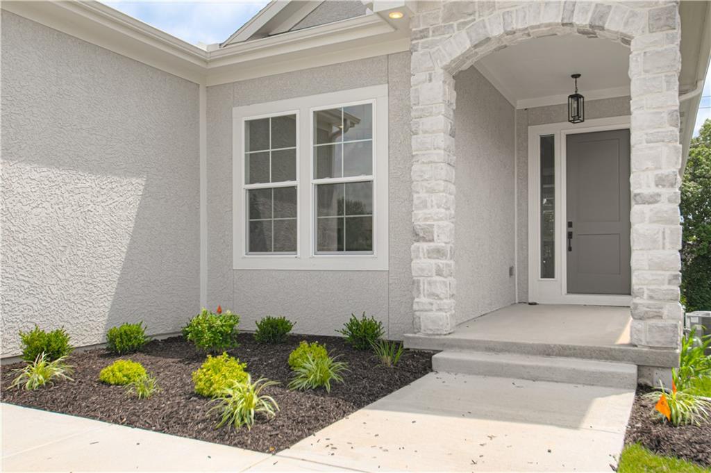 4845 Northwest Martin Street Riverside, MO 64151 - Photo 3 of 48