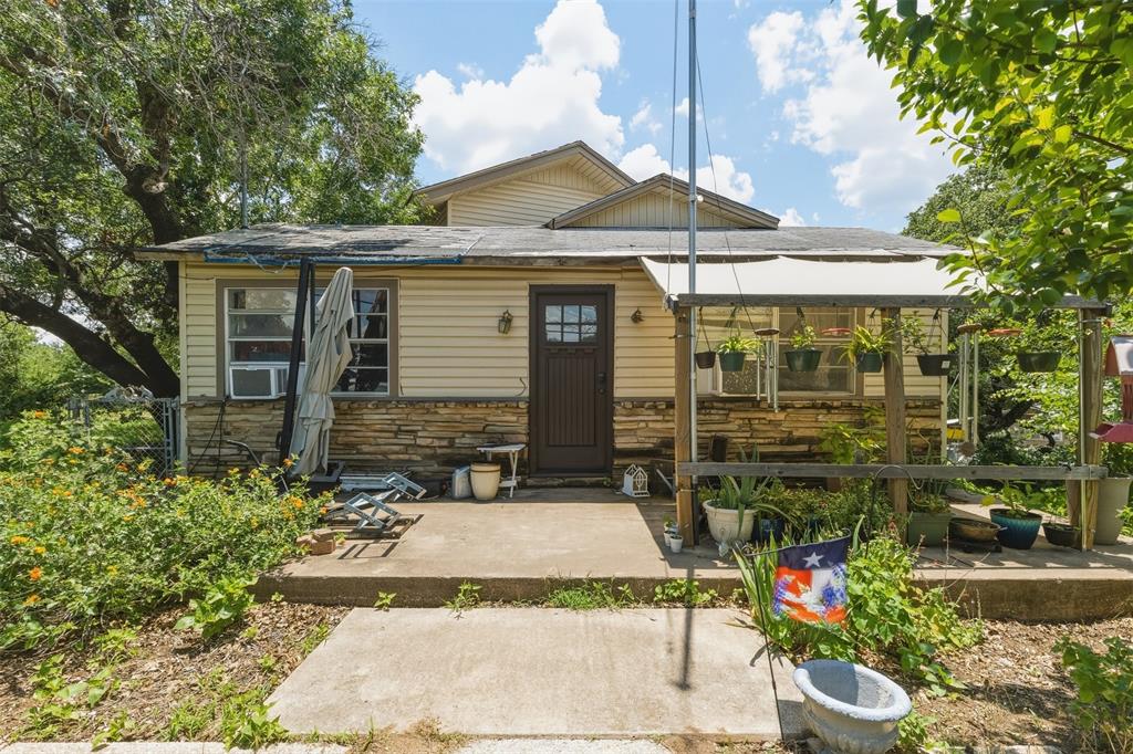 320 Beverly Road Azle, TX 76020 - Photo 2 of 31