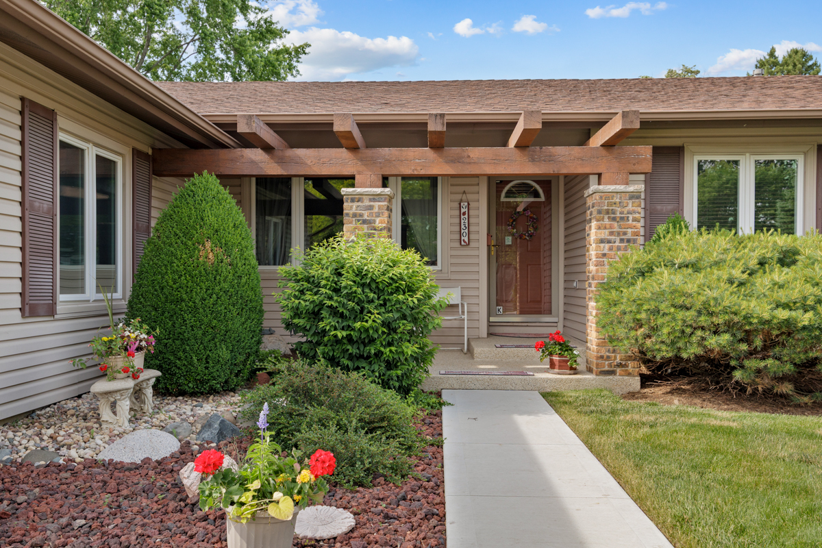 230 Yarmouth Road Elk Grove Village, IL 60007 - Photo 2 of 25