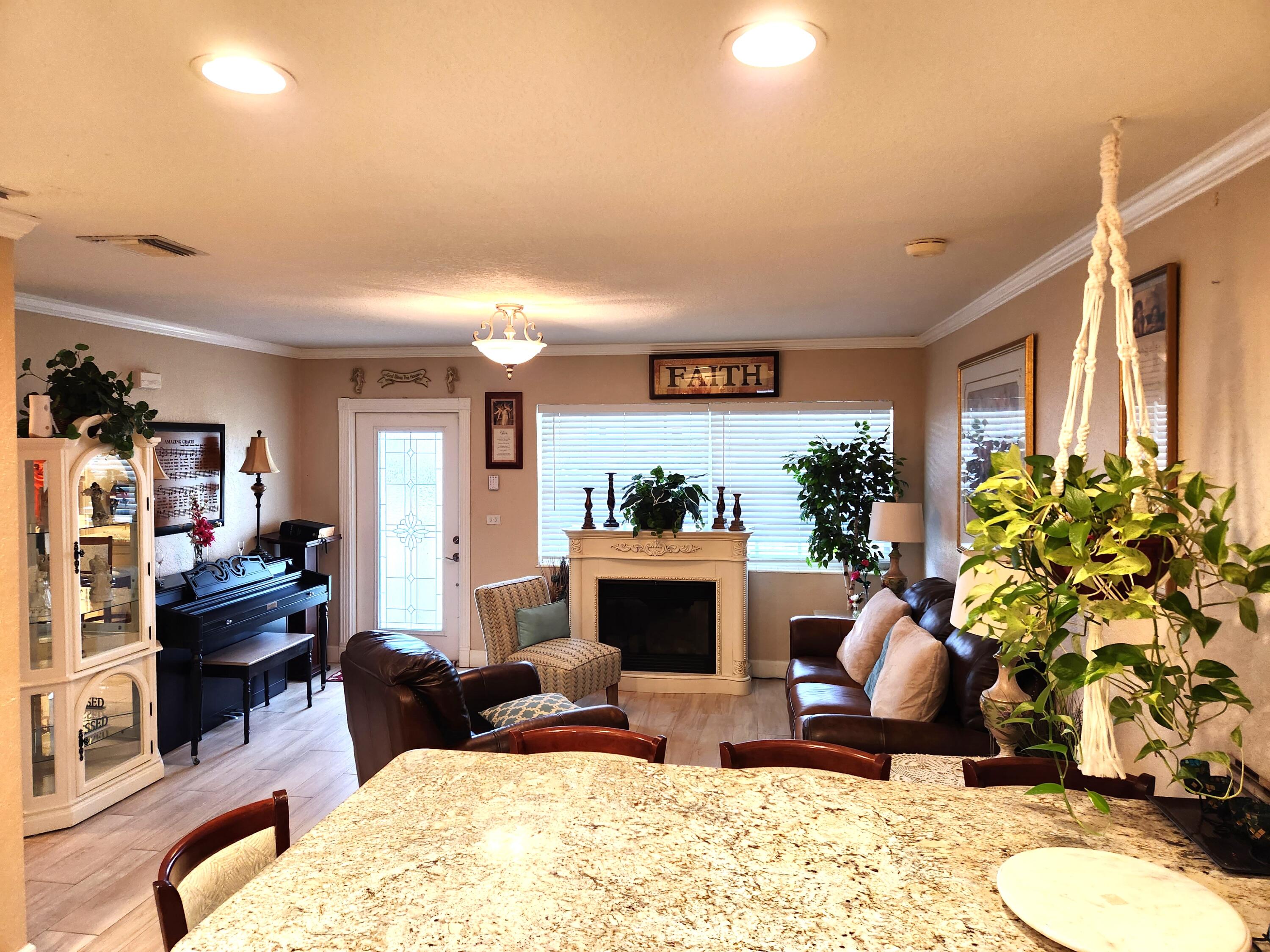 324 Shady Lane Road Palm Springs, FL 33461 - Photo 10 of 44 20221009_155930