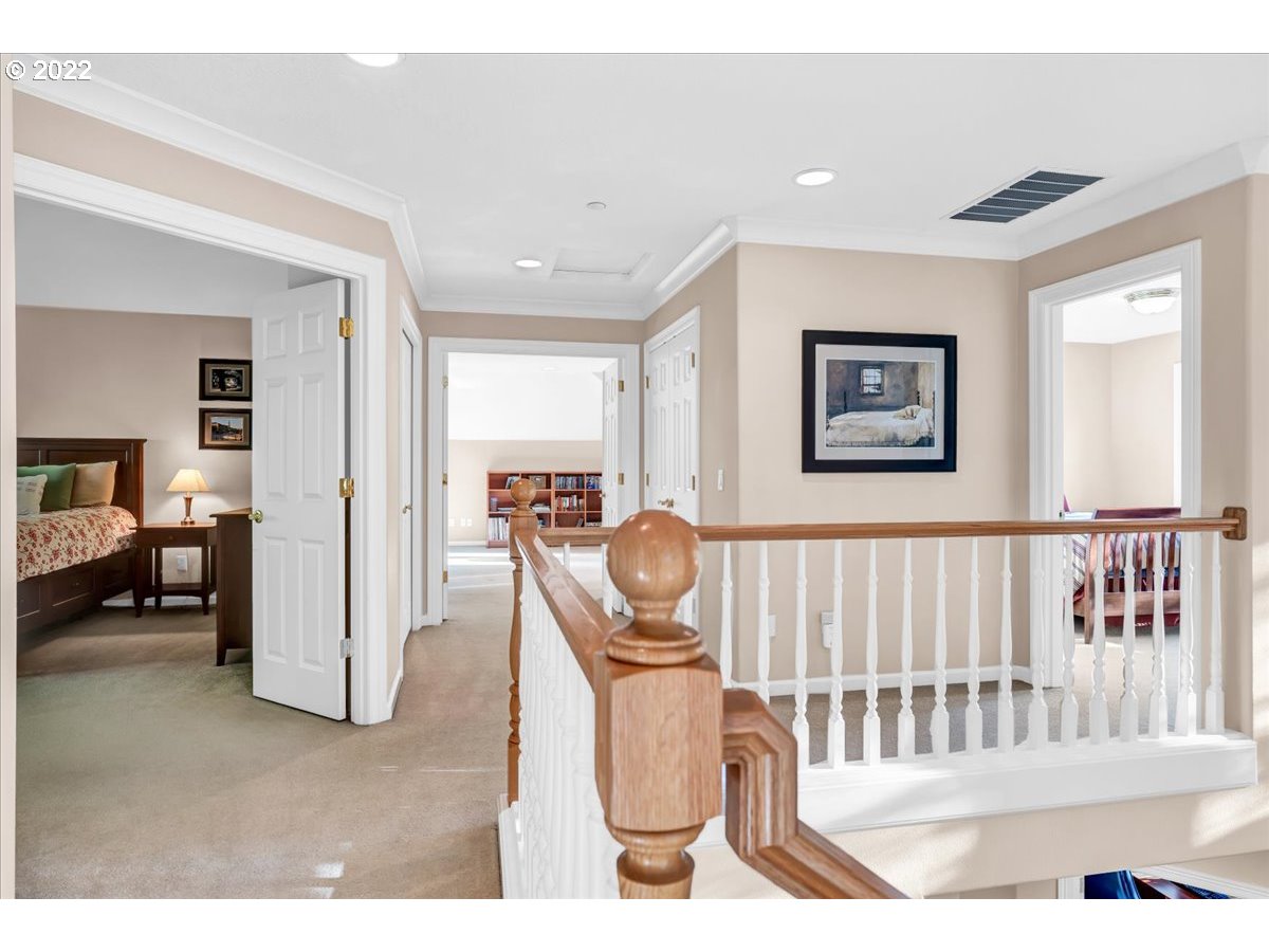 13324 Boones Ferry Road Lake Oswego, OR 97035 - Photo 12 of 32 Hallway