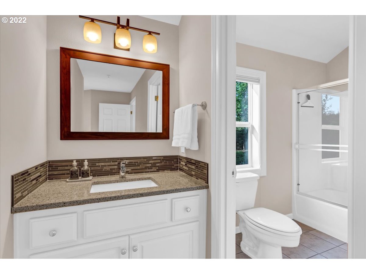 13324 Boones Ferry Road Lake Oswego, OR 97035 - Photo 19 of 32 Bathroom