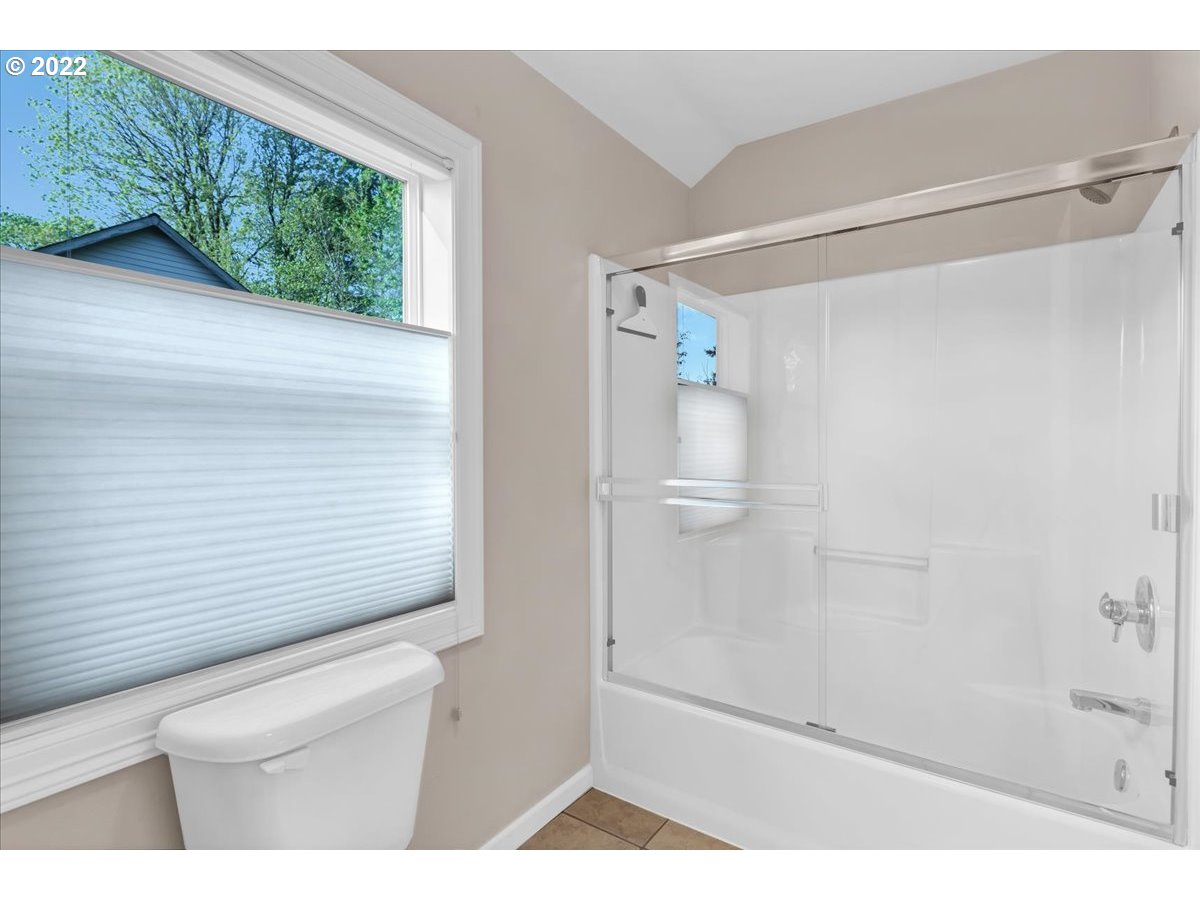 13324 Boones Ferry Road Lake Oswego, OR 97035 - Photo 20 of 32 Bathroom