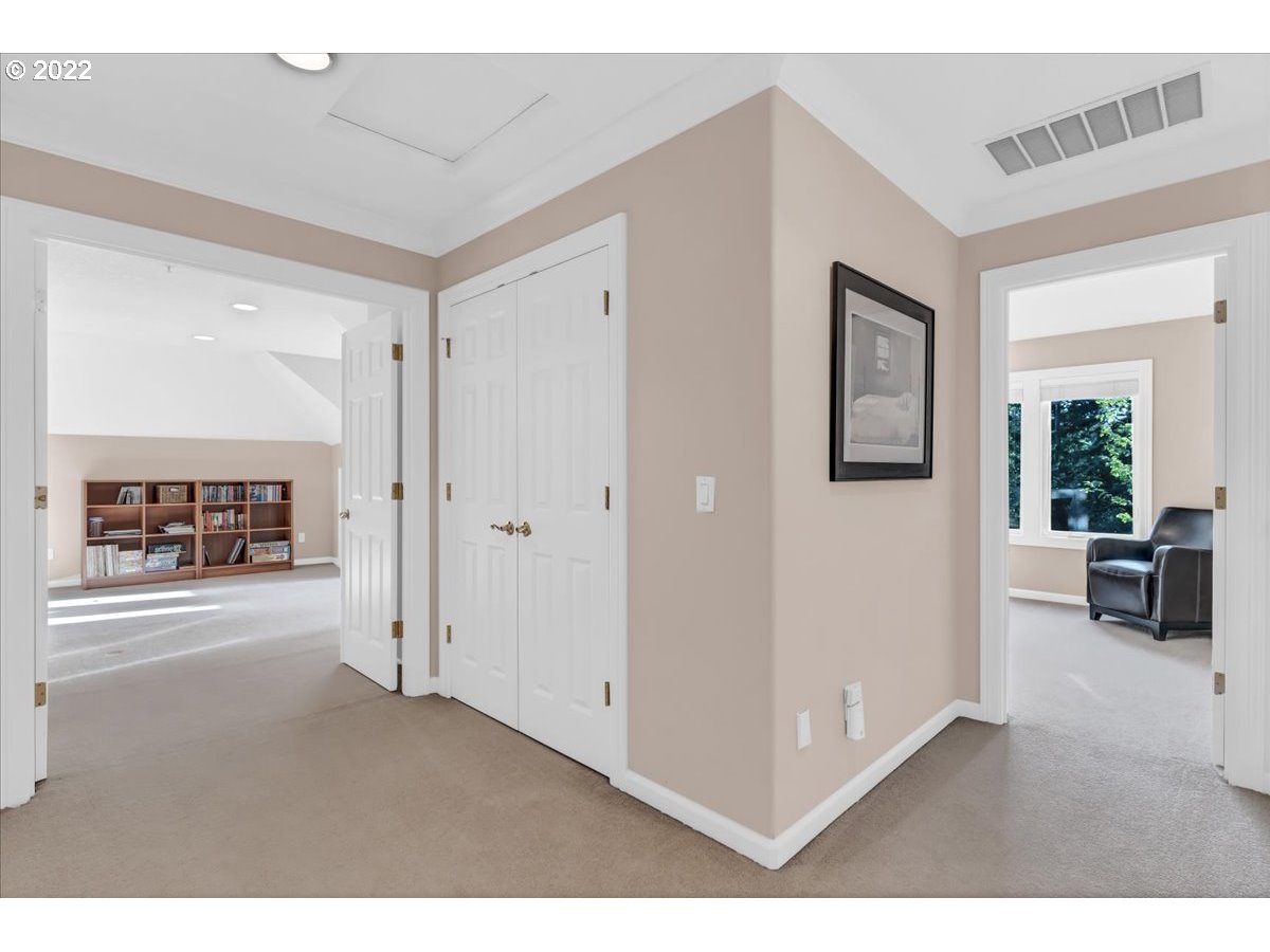 13324 Boones Ferry Road Lake Oswego, OR 97035 - Photo 21 of 32 Hallway