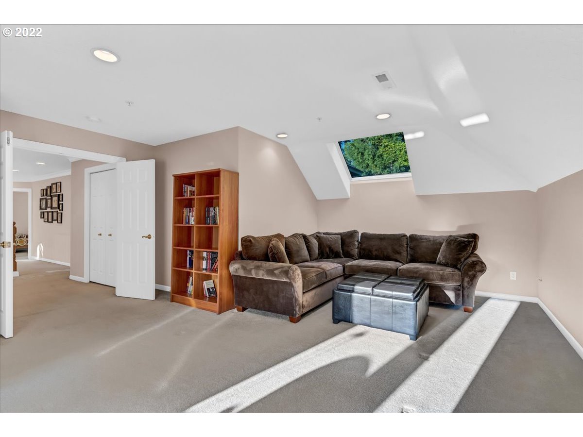 13324 Boones Ferry Road Lake Oswego, OR 97035 - Photo 24 of 32 Great Room