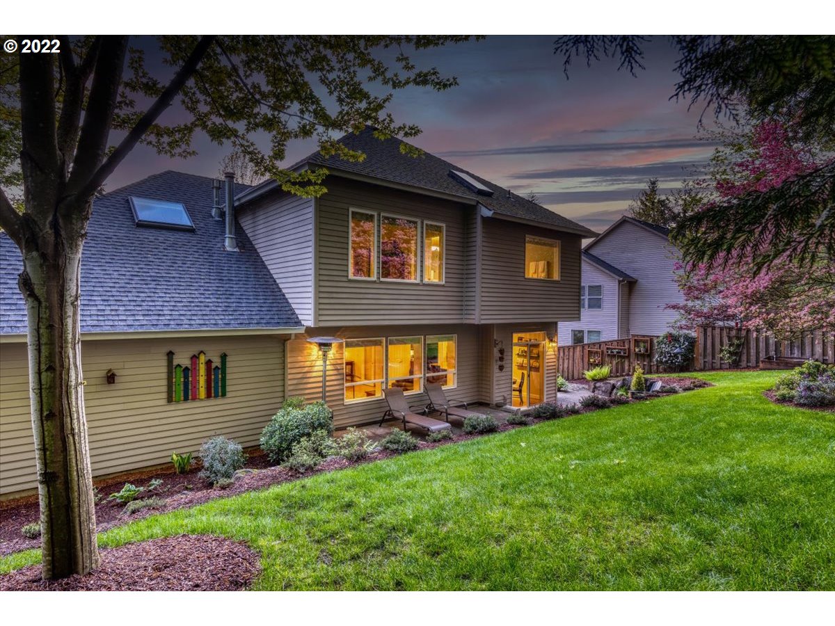 13324 Boones Ferry Road Lake Oswego, OR 97035 - Photo 28 of 32 Backyard