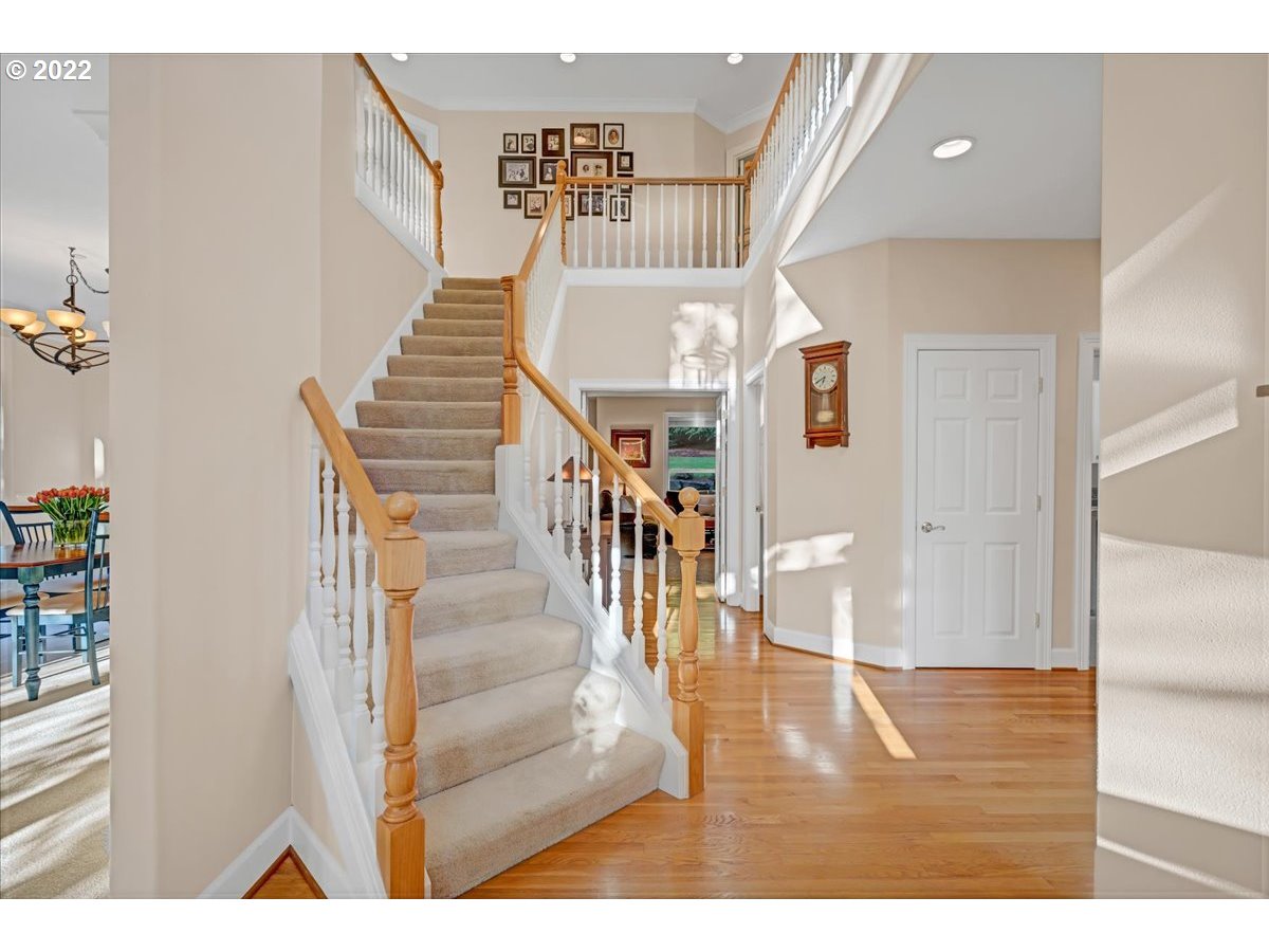 13324 Boones Ferry Road Lake Oswego, OR 97035 - Photo 3 of 32 Entrance/Foyer