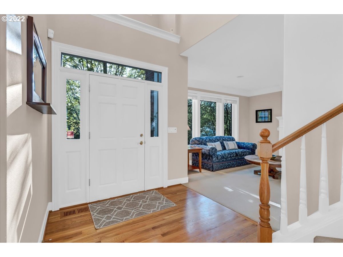 13324 Boones Ferry Road Lake Oswego, OR 97035 - Photo 4 of 32 Entrance/Foyer