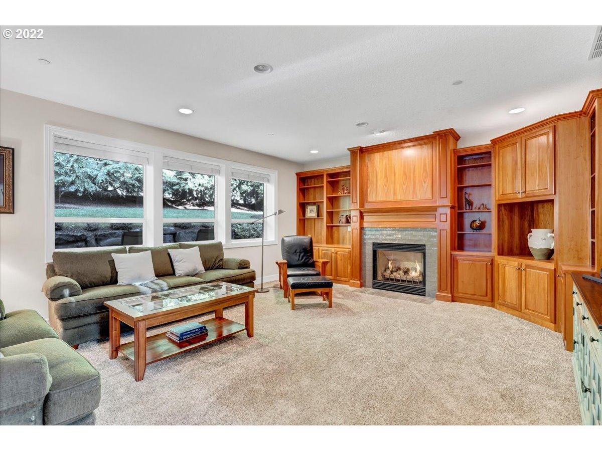 13324 Boones Ferry Road Lake Oswego, OR 97035 - Photo 10 of 32 Living Room