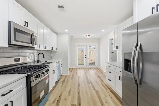 $2,300 | 19 Robin Hood Drive, Savannah, GA 31406