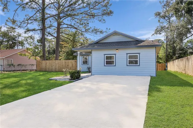 $2,300 | 19 Robin Hood Drive, Savannah, GA 31406