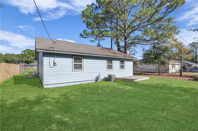 $2,300 | 19 Robin Hood Drive, Savannah, GA 31406